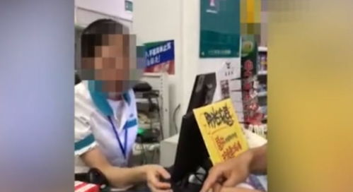 惡心 藿香正氣水長(zhǎng)滿霉點(diǎn),深圳小伙飲后連夜催吐3次,涉事藥店藥品緊急下架